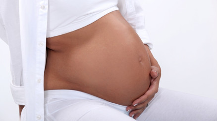 Gebelikte ayak bileklerinin ve ayakların şişmesi (ödem) neden olur Gebelikte ayak bileklerinin ve ayakların şişmesi (ödem) neden olur