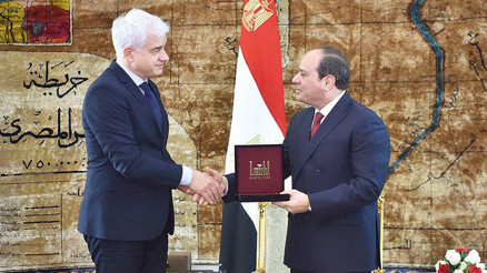 Darbeci Sisi’den nişanı geri çektiler