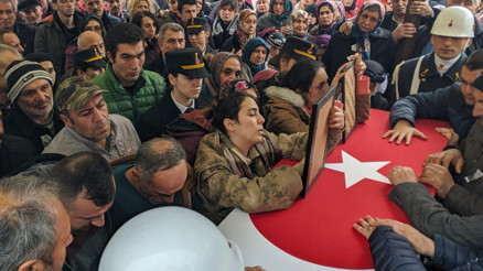 Şehit Uzman Çavuş Özen Akçam, toprağa verildi