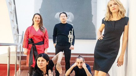 Bu insanlar bir müzede günde 8 saat ne yapıyor