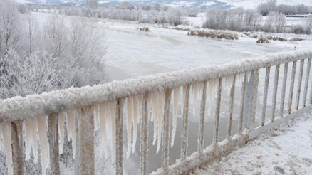 Sivas eksi 23 derece ile buz tuttu