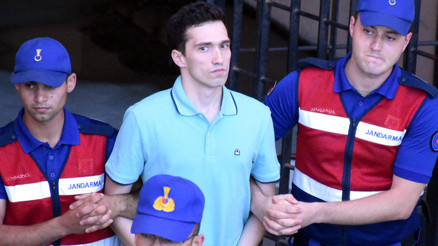 Edirnede sınırı geçen Yunan askerlerinin kıyafetleri iade edildi