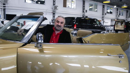 Sanatçı Volkan Konak, Elvis Presleyin koleksiyonundan aldığı klasik otomobiline kavuştu