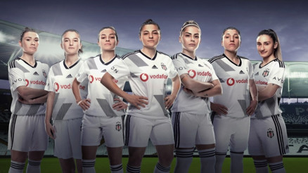 Vodafone Parkta saha kadınların