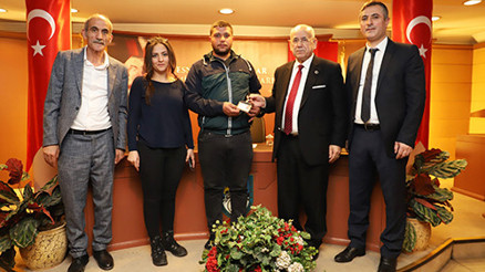 5 bin öğrenciye ‘simit kahvaltı kartı’