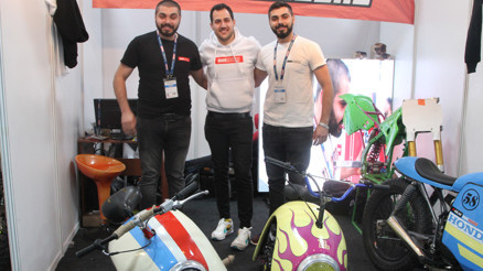 Evlerinde kurdukları atölyede motosiklet ürettiler Evlerinde kurdukları atölyede motosiklet ürettiler