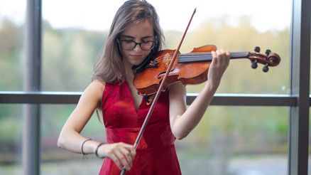 Elfida, Londra Kraliyet Müzik Akademisi’ne kabul edildi