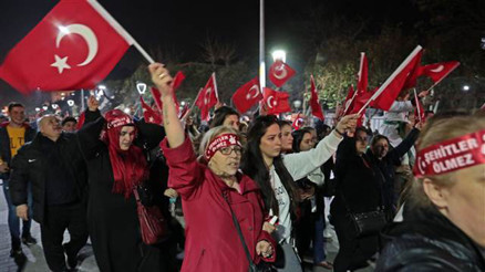 Akhisar, şehitler için tek yürek oldu