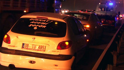 Zincirleme kaza Acemi şoför detayı...