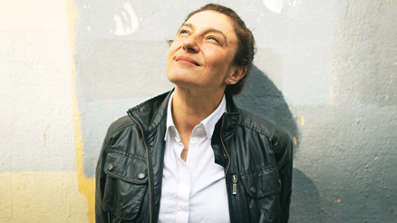 Kadın Cinayetlerini Durduracağız Platformu’nun kurucusu ve temsilcisi Gülsüm Kav’ın kitabı ‘Yaşasın Kadınlar’ raflarda... Yeni Havva’lar, eski Âdem’leri yenecek