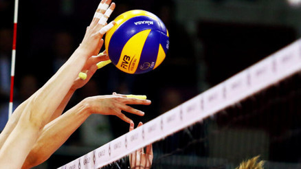 Fenerbahçe, Galatasaray ve Eczacıbaşının voleybol maçları koronavirüs nedeniyle ertelendi