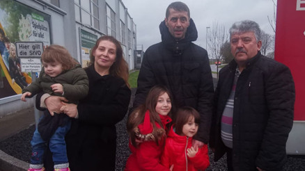 Türk ailenin hukuk zaferi... 4 ay sonra çocuklarına kavuştular