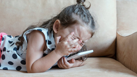 Telefon ve tabletler çocukların algılarını sınırlıyor