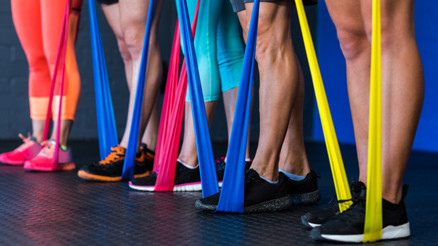 Evde sporu kolaylaştıran Direnç bandı veya pilates bandı olarak bilinen direnç lastiği nedir