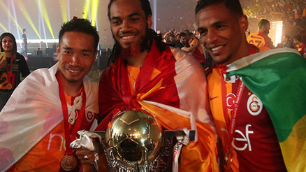 Galatasarayın eski futbolcusu Jason Denayar, Fransadan ayrıldı Sebep corona virüs...