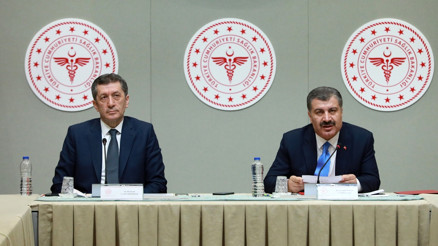 Son dakika haberi: Okullarda Corona Virüsü tatili uzayacak mı Bakan Selçuk duyurdu