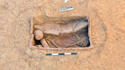 Mısırda 83 antik mezar bulundu