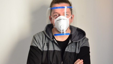 İstek Okulları’ndan sağlık çalışanlarına maske