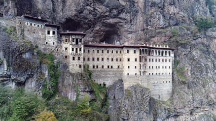 Sümela Manastırındaki restorasyon çalışmalarına korona engeli