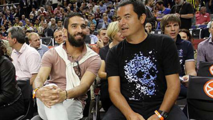 Arda Turana canlı yayında Alba, Filipe Luis ve Acun Ilıcalıdan sürpriz