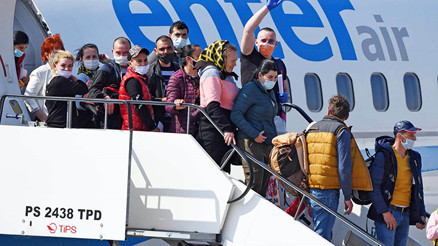 Mevsimlik işçiler geldi, çiftçilerin yüzü güldü