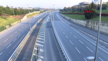 Sokağa çıkma yasağının başlamasıyla İstanbulda yollar boş kaldı