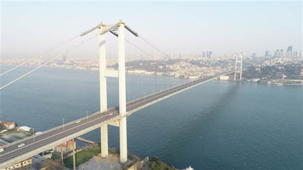 Sokağa çıkma yasağı nedeniyle boş kalan 15 Temmuz Şehitler Köprüsü havadan görüntülendi