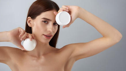 Evde koltuk altı kararması nasıl geçirilir