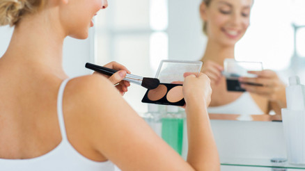 Makyajda fondöten ve kontürleme