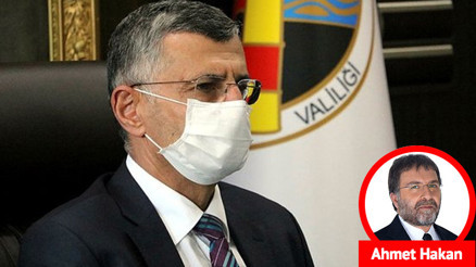 Ellerinde hesap makinesi topluyorlar bölüyorlar