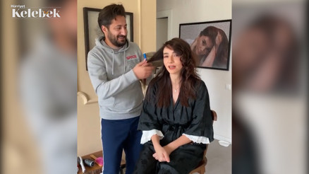 Öykü Gürmanın saçları sevgilisine emanet: Acemi kuaför