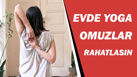 Omuzları ve sırtı rahatlatan yoga pratiği