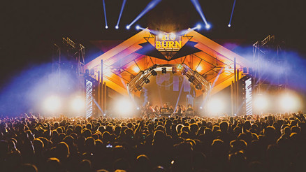 Tak VR gözlüğünü* haydi festivale, konsere