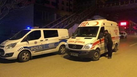 Annesini döven babasını öldürmüştü.. İlk duruşmada tahliye