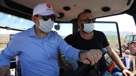 Vali Ayhan, patates ve pancar ekim törenine katıldı