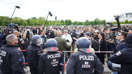 ‘Aşırı sağcılar virüsü kullanıyor’