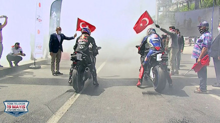 Kenan Sofuoğlu ile Toprak Razgatlıoğlu, 19 Mayıs Atatürk Rallisinde İstanbulu turladı