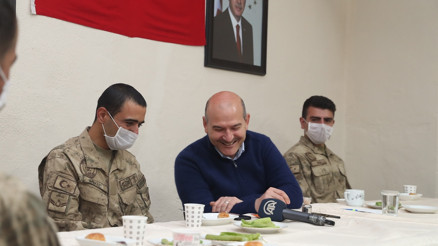 Cumhurbaşkanı Erdoğandan İkiyaka Dağlarındaki askerlere sürpriz telefon