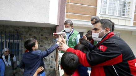 İHH’dan yetimlere bayram hediyesi