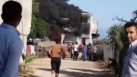 Son dakika... Mersinde depo yangını; 1 ton naylon kül oldu