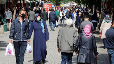 Eskişehirde yasak sonrası sokaklar doldu