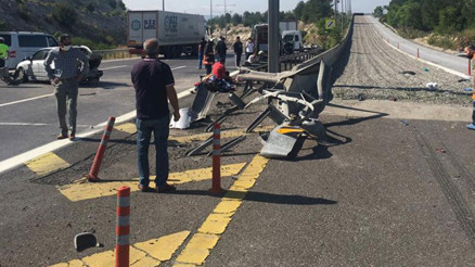 Otomobil, refüje çarptı: Buğra öldü, anne- babası ve 2 ağabeyi yaralı