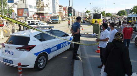 Kadıköyde korkunç kaza Ayağı takılınca otobüsün altına kaldı