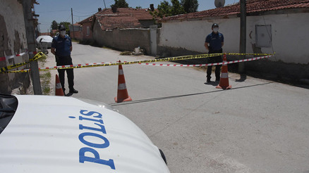 Test sonucunu beklemeden parti düzenledi, sokak karantinaya alındı