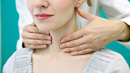 T3 - T4 Tiroid nedir T3 - T4 Tiroid değeri kaç olmalıdır Düşüklüğü ile yükseliği nedenleri ve belirtileri