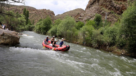 Sakin kent Uzundere adrenalin tutkunlarını bekliyor