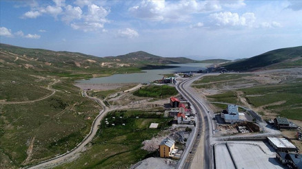 Sporun yanında kış ve doğa turizminin de merkezlerinden Erciyes ziyaretçilerini bekliyor