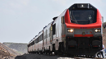 Bakü-Tiflis-Kars Demir Yolu Hattı Kovid-19 sürecinde Türkiyenin dışa açılan ticaret yolu oldu