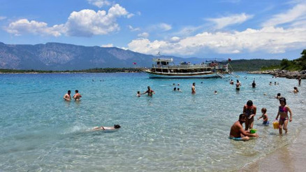 İncekum, tropik adayı andırıyor