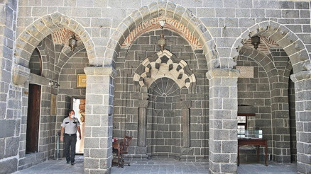 Asırlar önce inşa edilen sütunceler hâlâ ayakta, görenler hayran kalıyor
